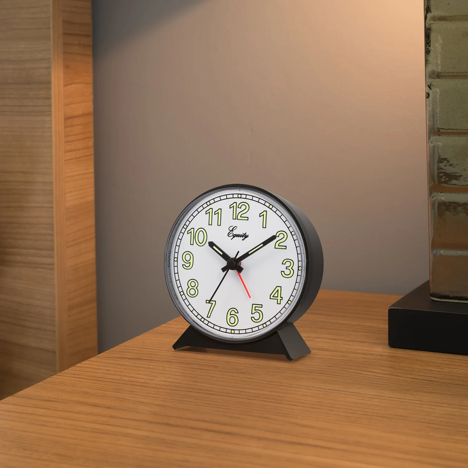14077 Easy-to-Read Analog Alarm Clock - Image 4