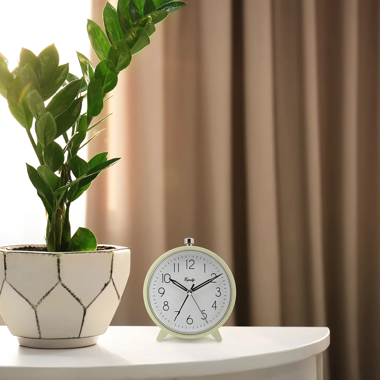 20090 Analog Quartz Alarm Clock - Image 3