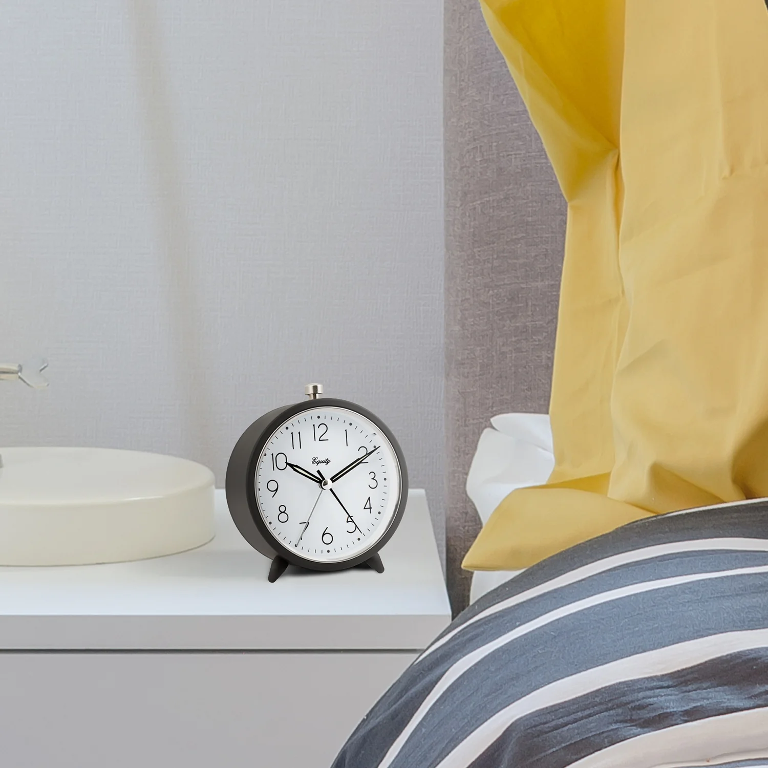20091 Analog Quartz Alarm Clock - Image 4