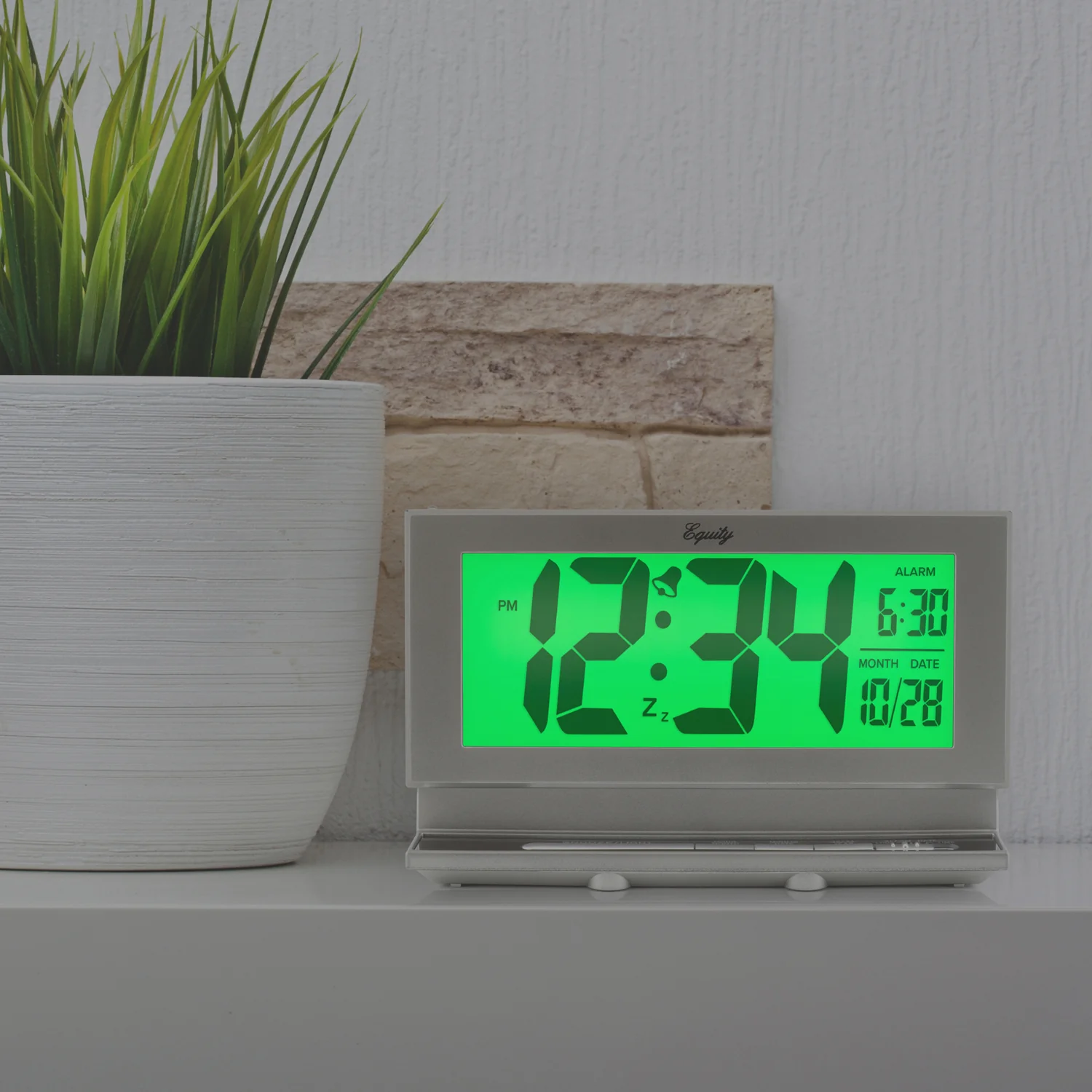 30041V2 2 inch LCD Alarm Clock - Image 4