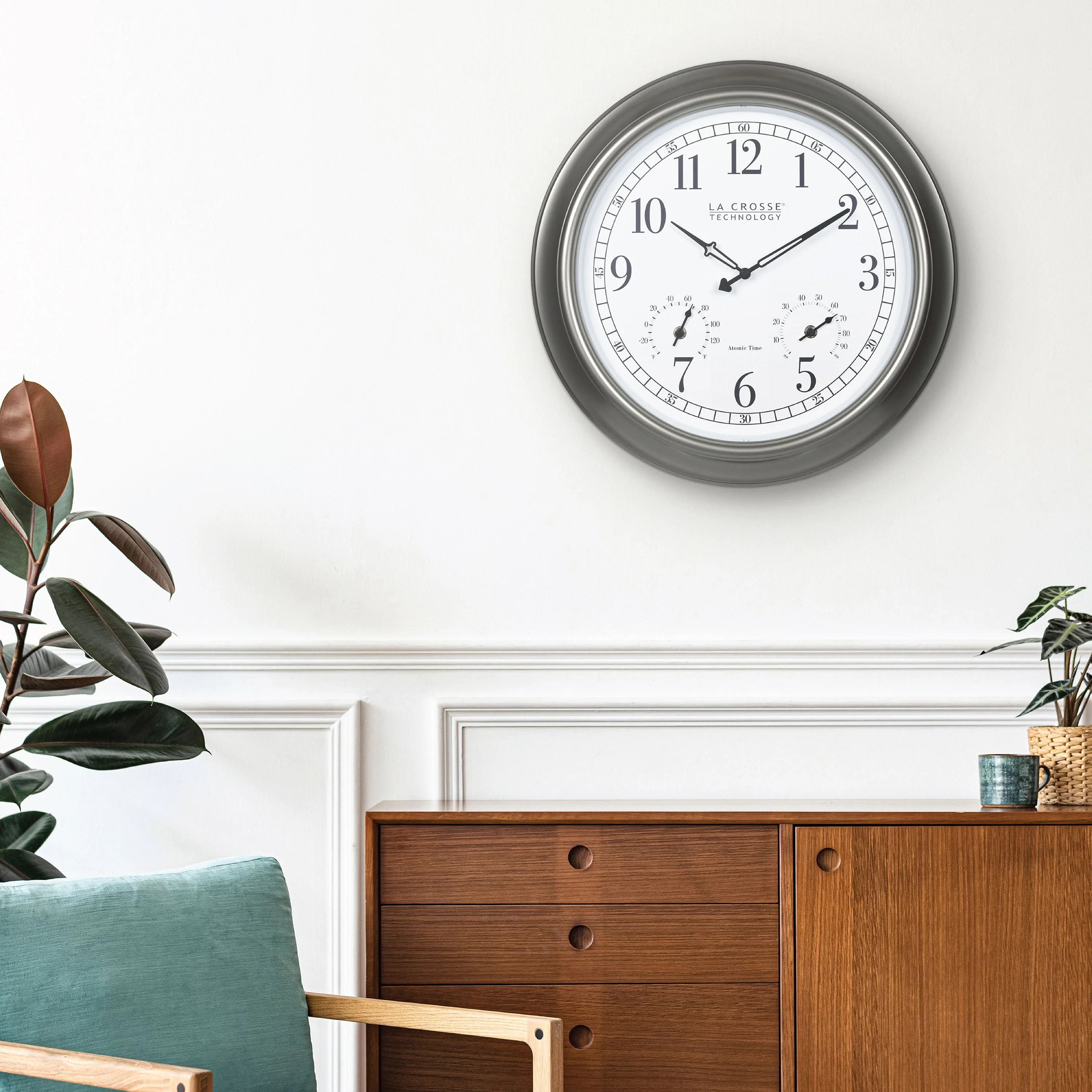 404-00237 18-inch Atomic Outdoor Clock with Temp and Humidity - Image 4