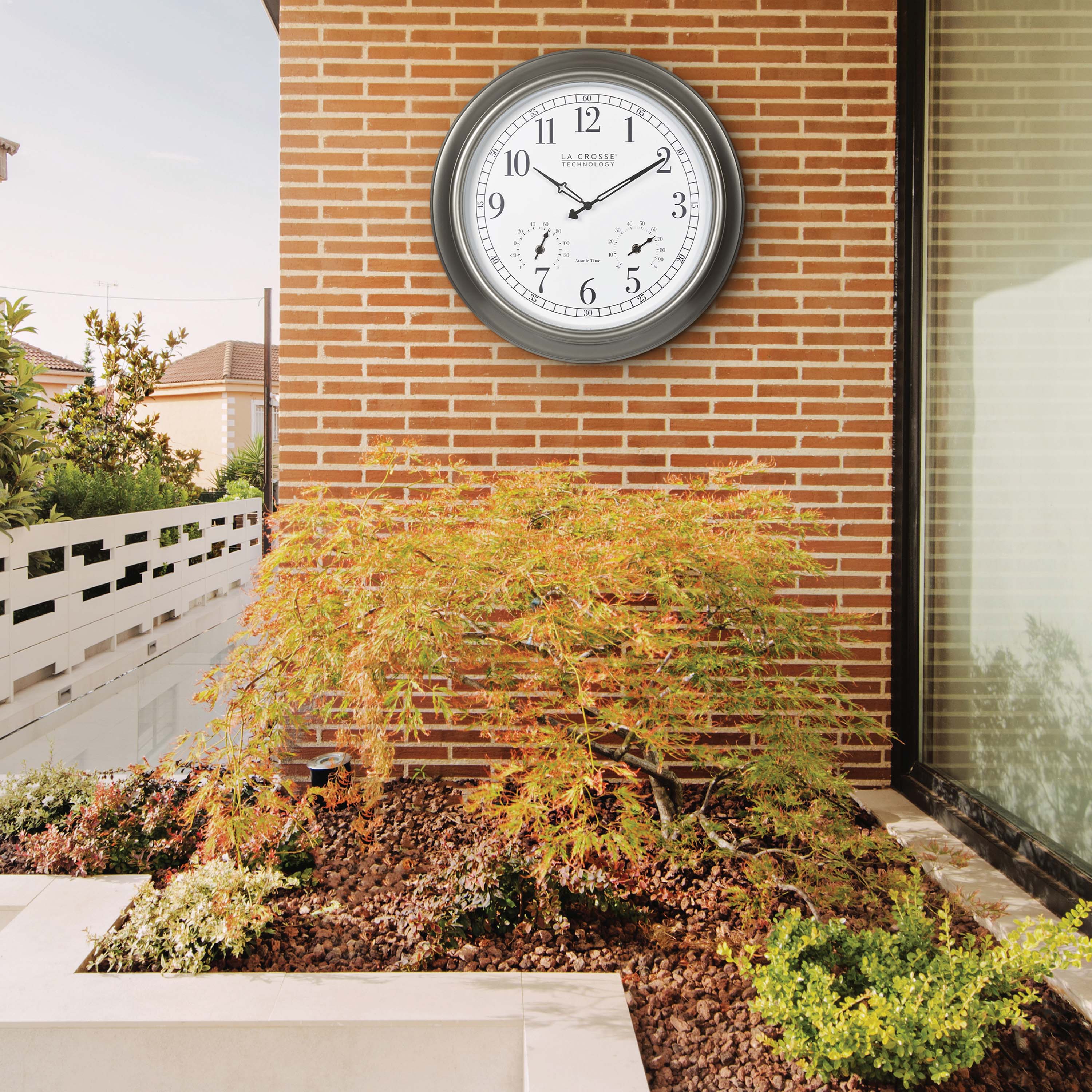 404-00237 18-inch Atomic Outdoor Clock with Temp and Humidity - Image 5