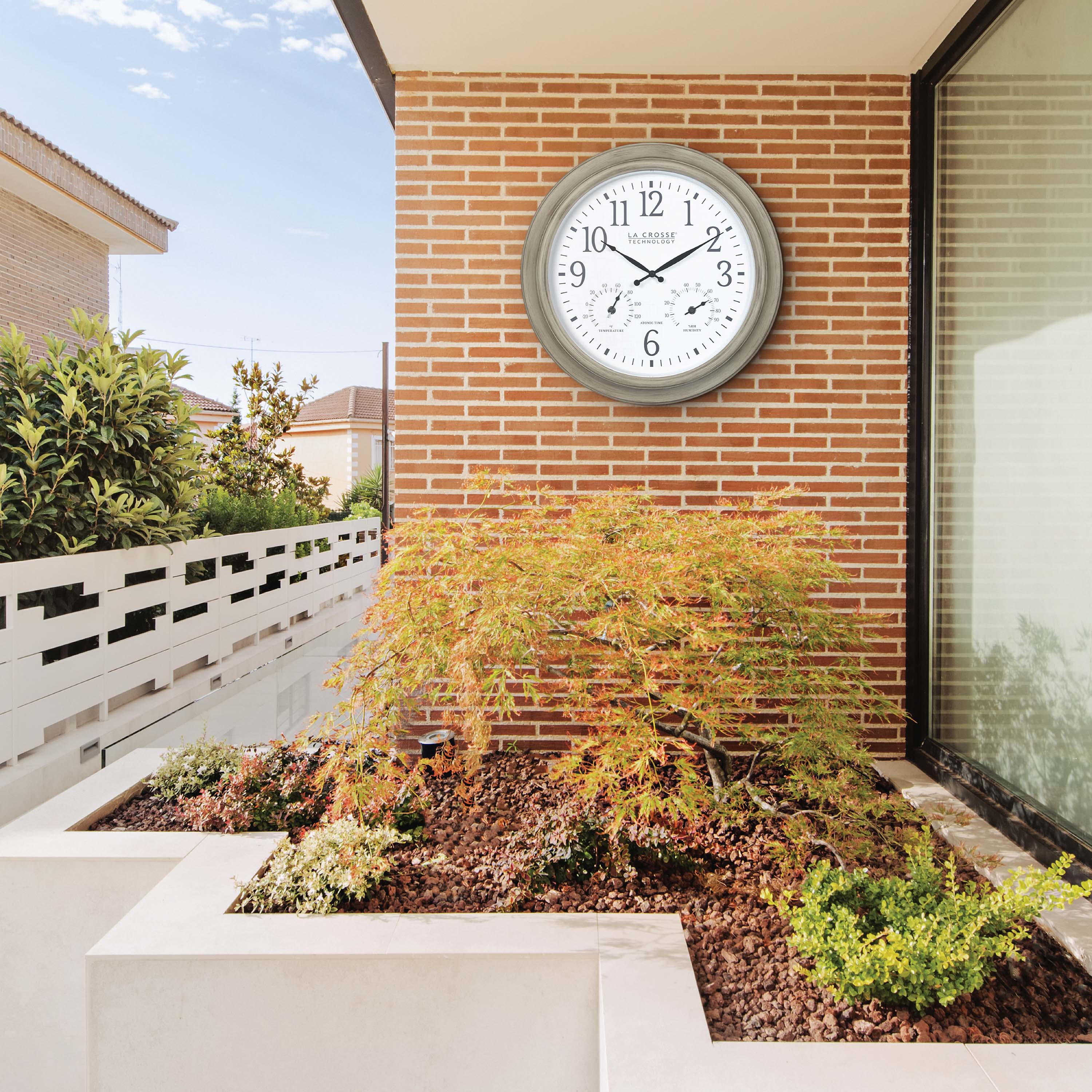 404-18027 18-inch Indoor/Outdoor Atomic Wall Clock - Image 5