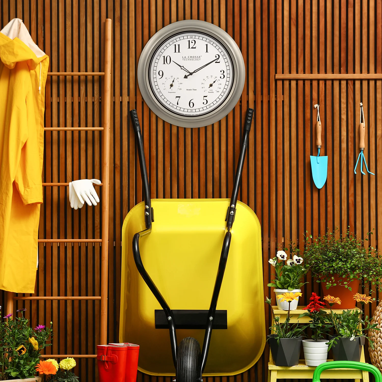 404-1946 18-inch Indoor/Outdoor Atomic Classic Wall Clock - Image 3