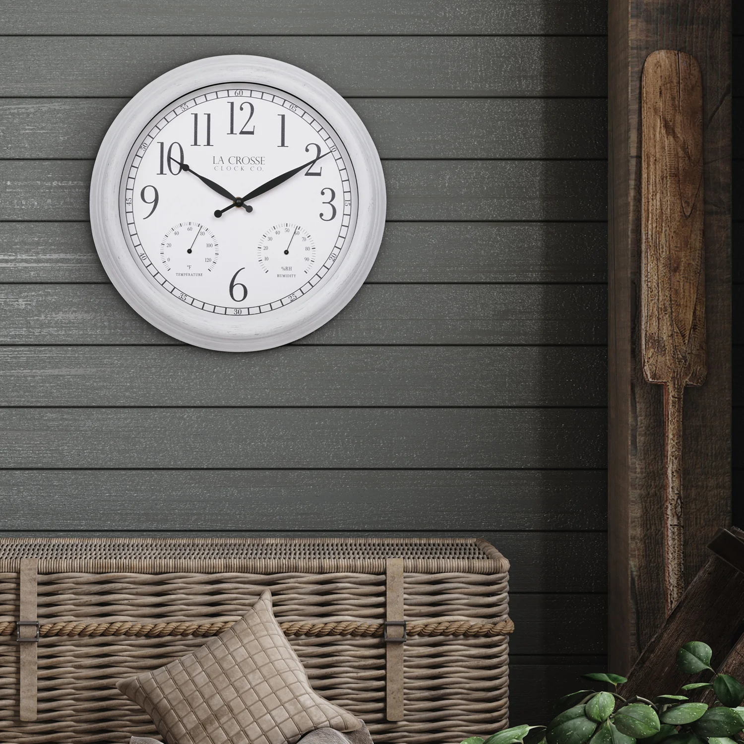 404-3015CC 15-inch Indoor/Outdoor Payton Wall Clock - Image 4