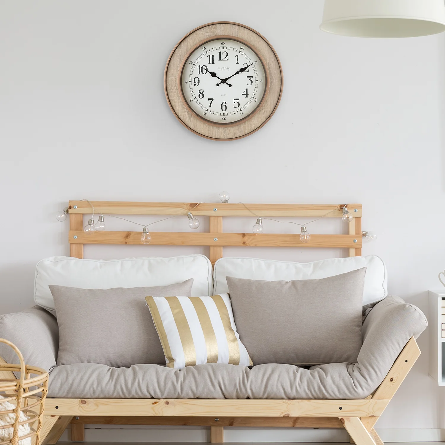 404-3041 16-inch Livingston Wall Clock - Image 3