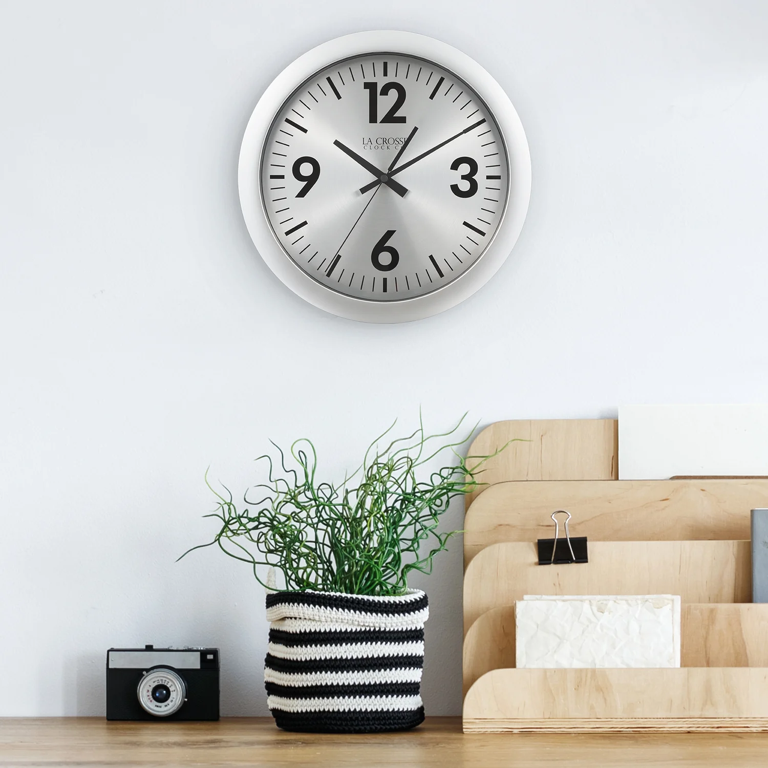 404-3229 11.5-inch Jett Wall Clock - Image 3