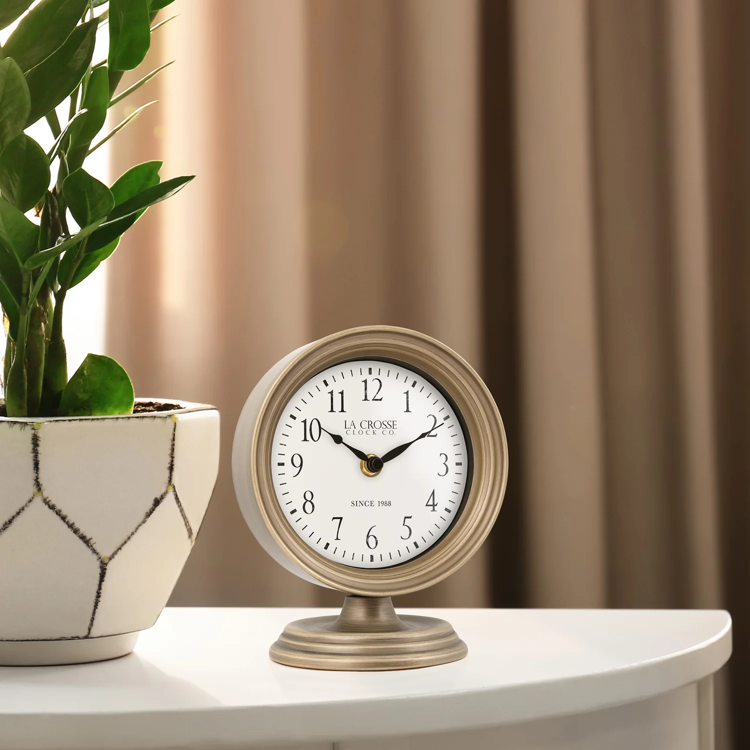 404-3229A 7-inch Mabel Metal Table Top Clock - Image 3