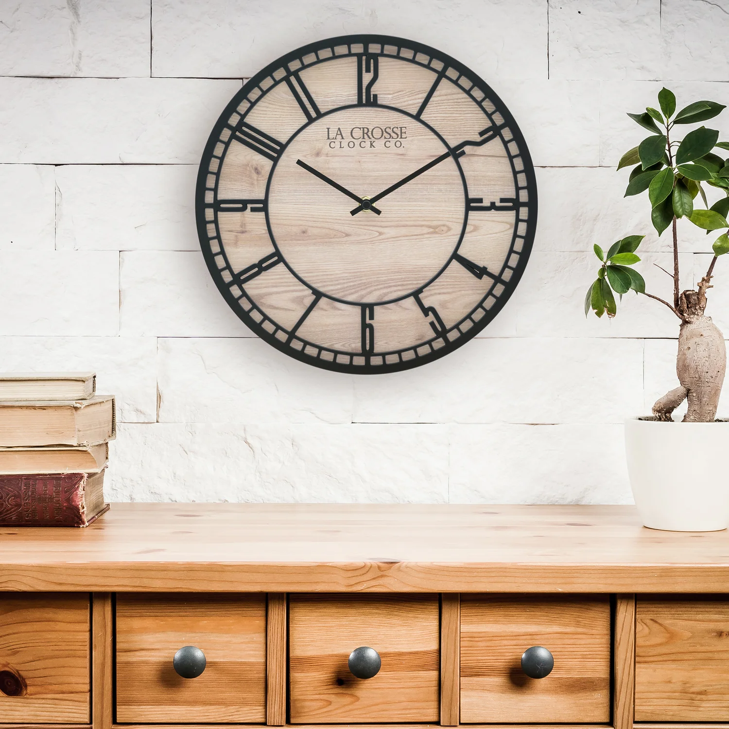 404-3629 11.5-inch Barrow Wall Clock - Image 3