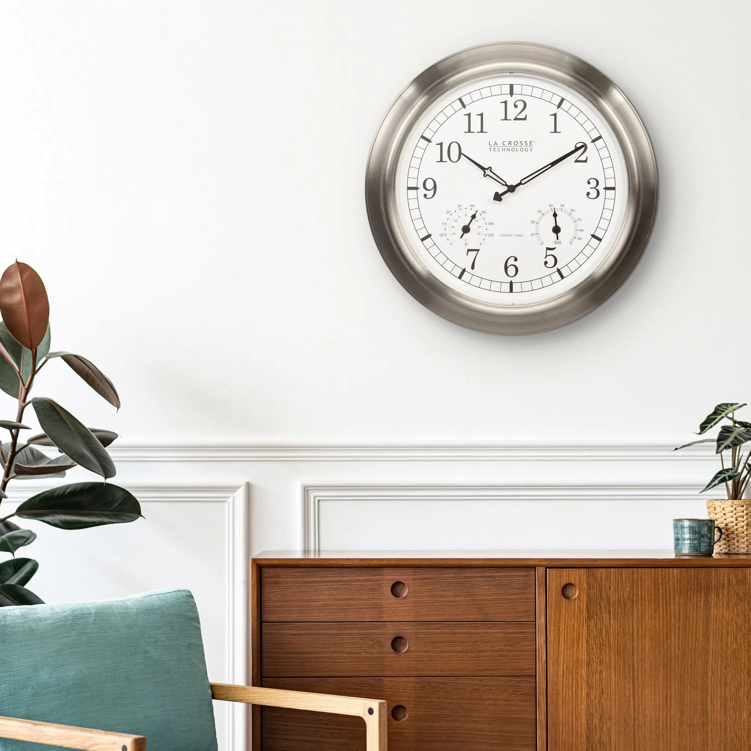 404-80017 17.9-inch Indoor/Outdoor Atomic Analog Wall Clock – Stainless Steel - Image 3