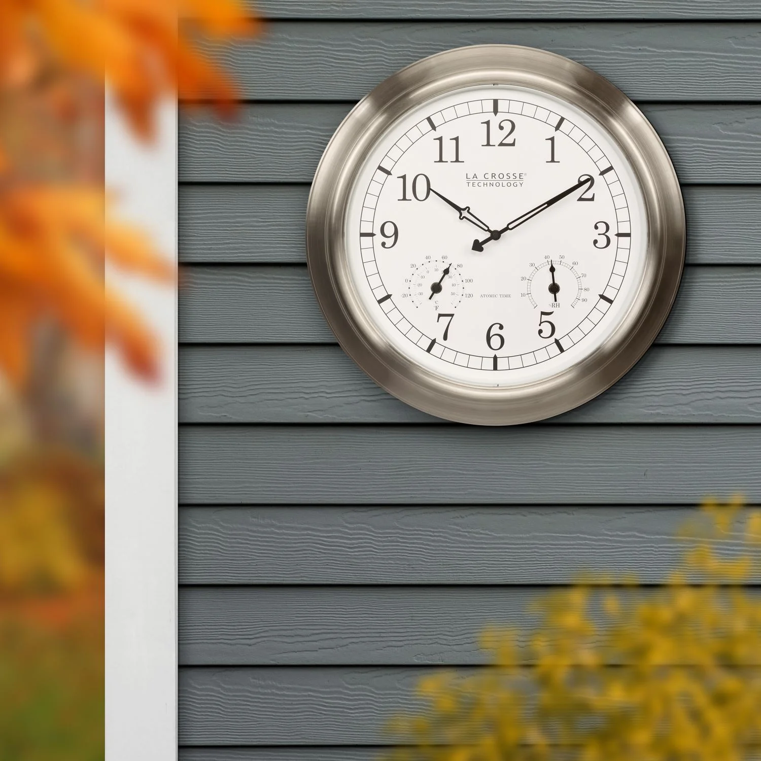 404-80017 17.9-inch Indoor/Outdoor Atomic Analog Wall Clock – Stainless Steel - Image 6
