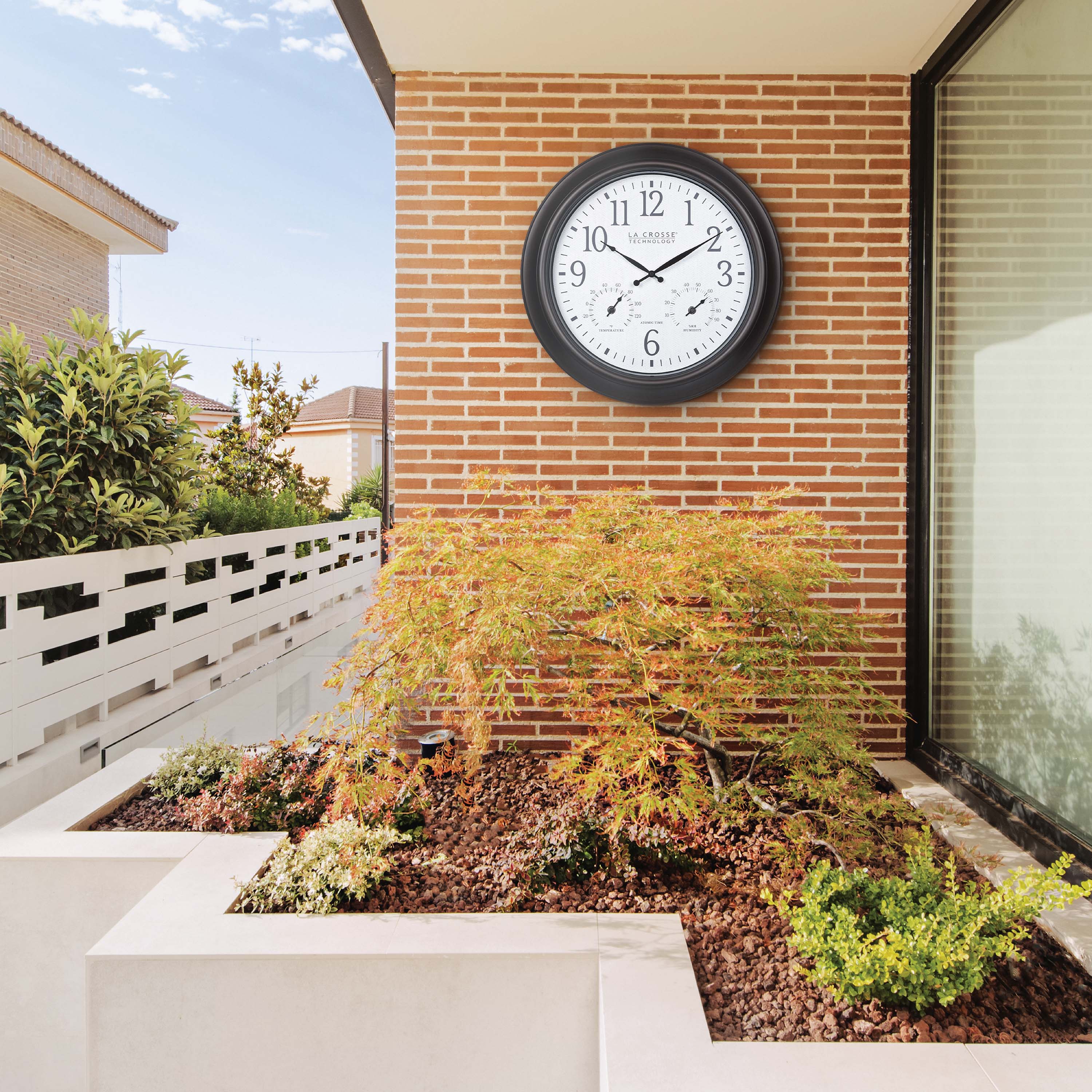 404-89027 18-inch Indoor/Outdoor Atomic Analog Wall Clock - Image 5