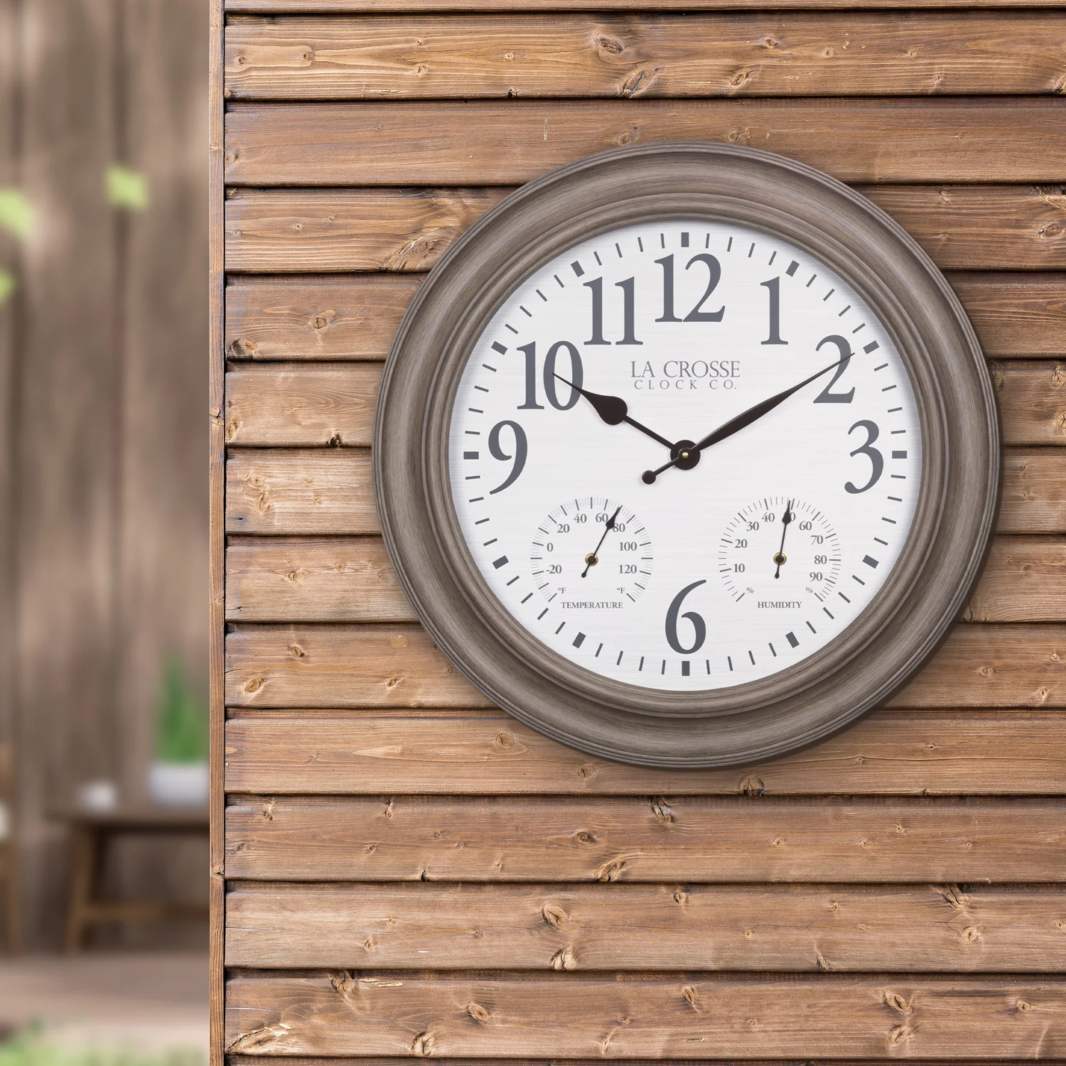 433-3267TH 26.2-inch Harvest Indoor/Outdoor Wall Clock with Temp and Humidity - Image 6