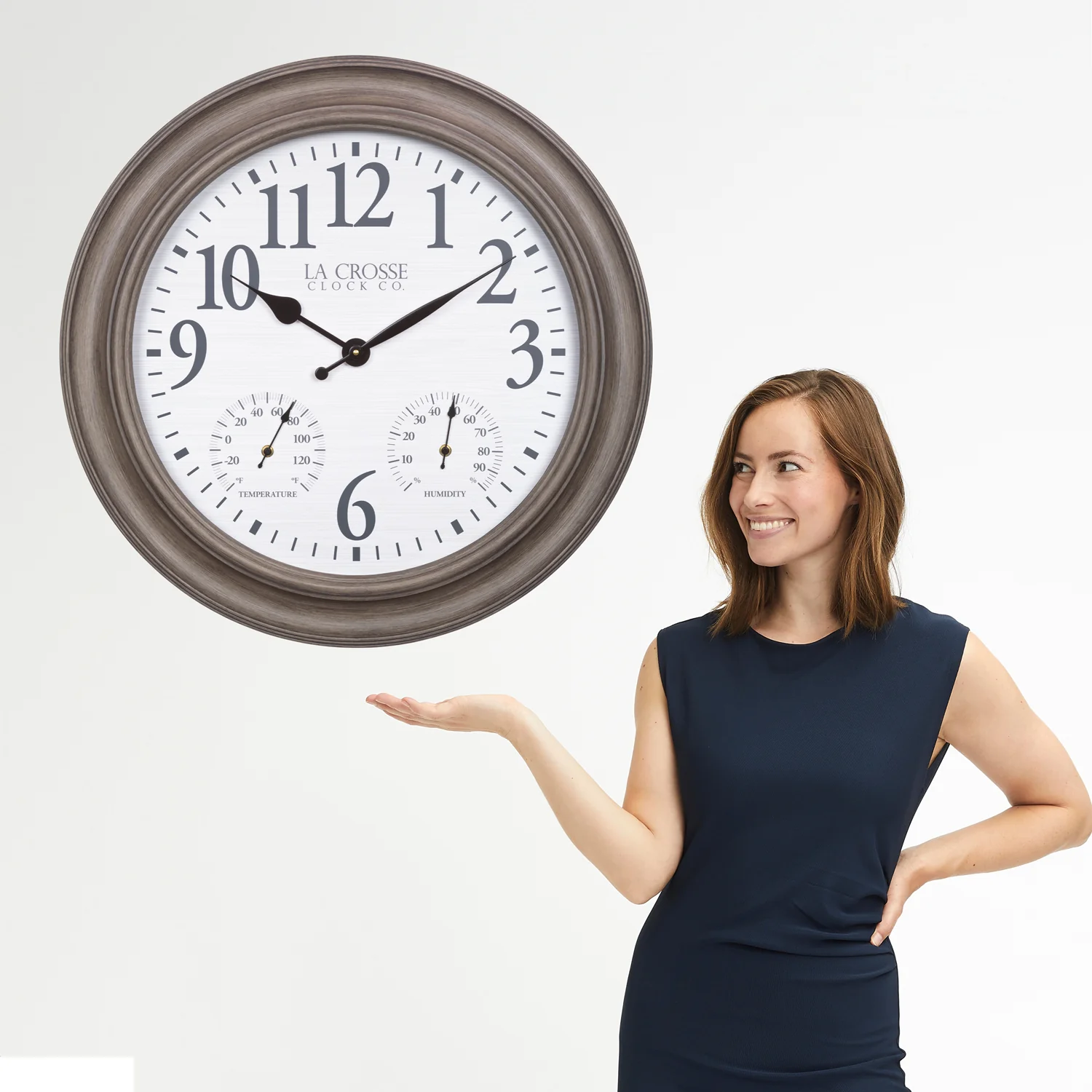 433-3267TH 26.2-inch Harvest Indoor/Outdoor Wall Clock with Temp and Humidity - Image 9