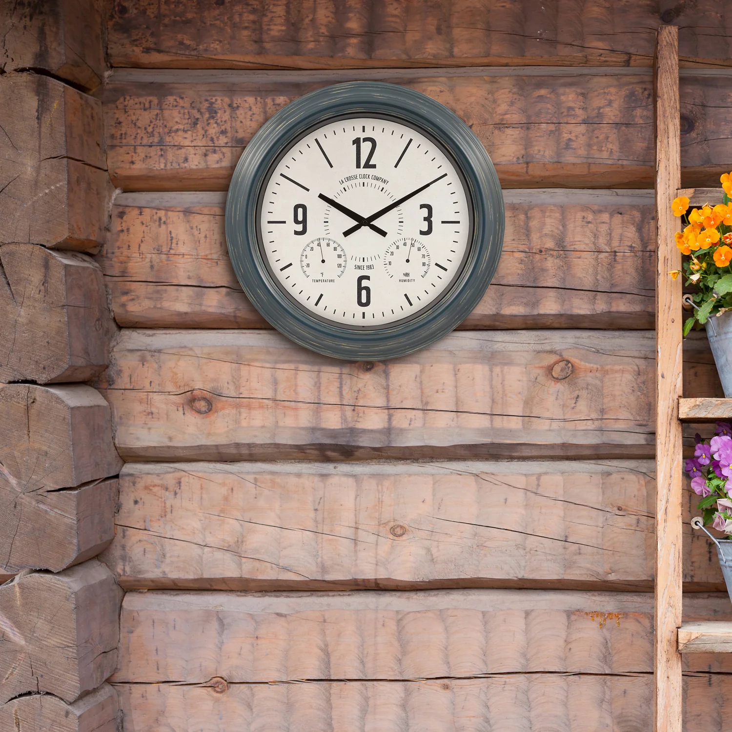 433-3828 18-inch Hamilton Indoor/Outdoor Metal Wall Clock - Image 4