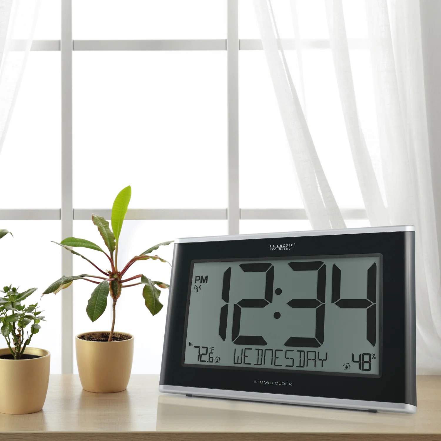 513-05867 Jumbo Atomic Wall Clock with Indoor Temp and Humidity - Image 6