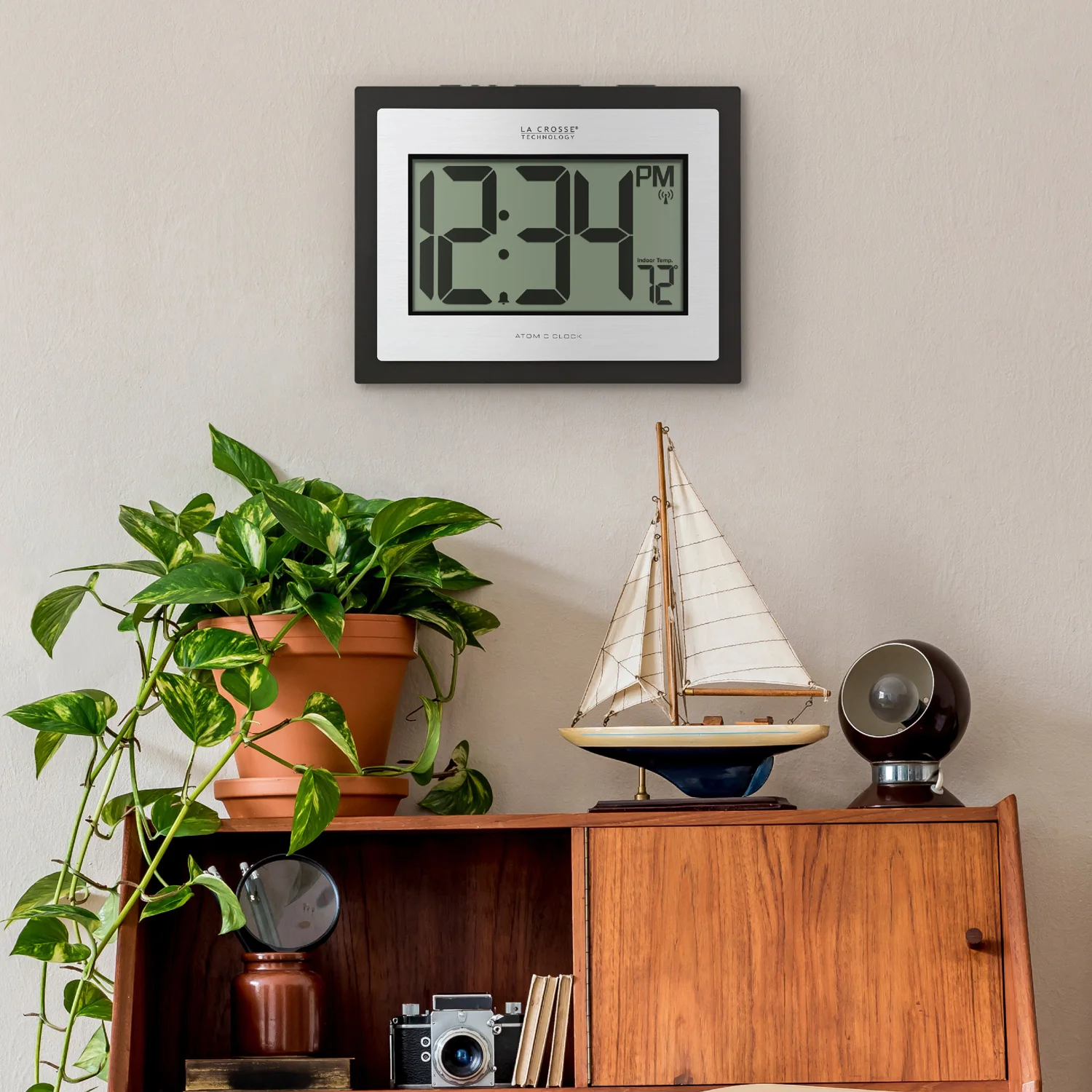 513-1422S Atomic Digital Wall Clock with Indoor Temp - Image 4