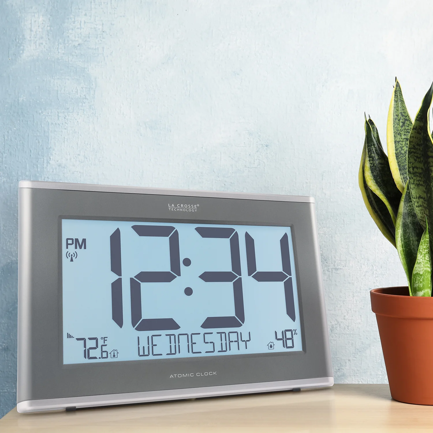 513-21867 Jumbo Atomic Wall Clock with Indoor Temp, Humidity and Backlight - Image 5