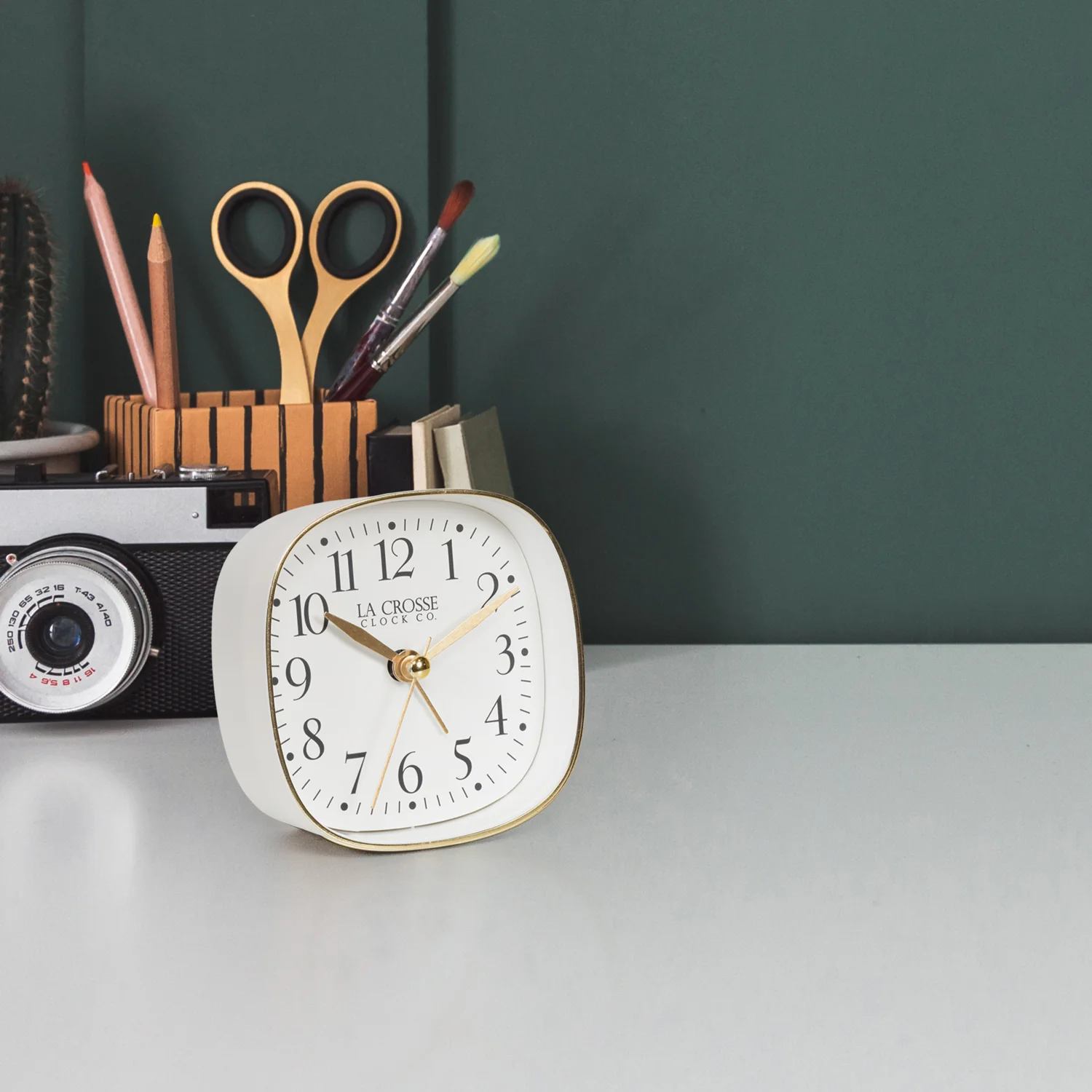 617-379W Square Analog Alarm Clock with Silent Sweep – White - Image 3