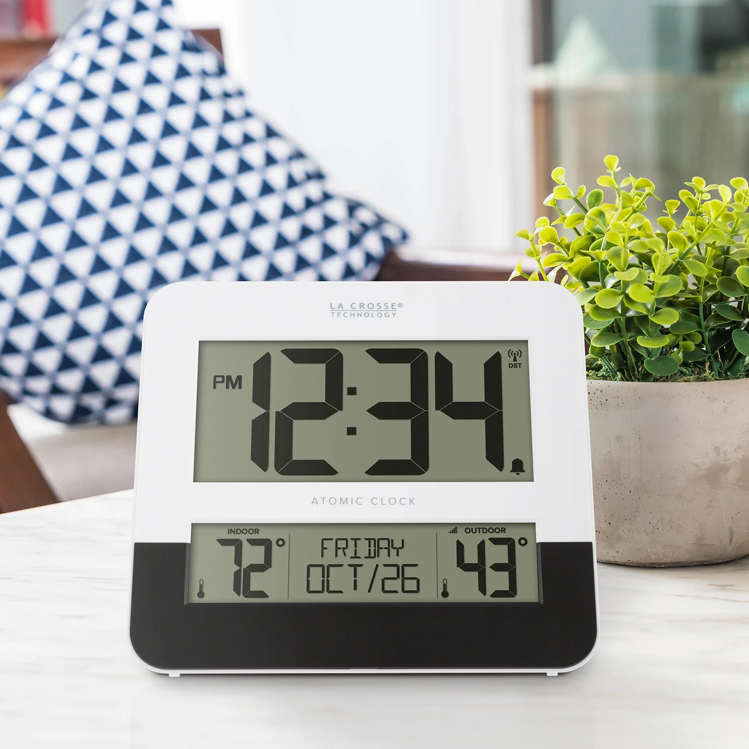 BBB82684 Atomic Clock with Indoor and Outdoor Temperature - Image 3