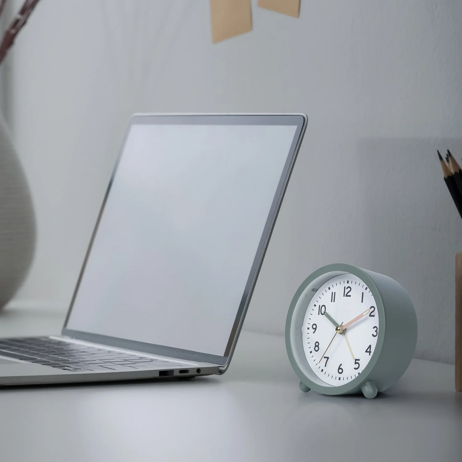 W72753 Mini Analog Alarm Clock - Image 4